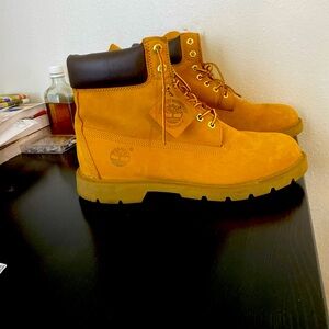 Timberland Size 10.5 Classic 6 Inch Lace-Up WaterProof Padded Collar Boots Gold